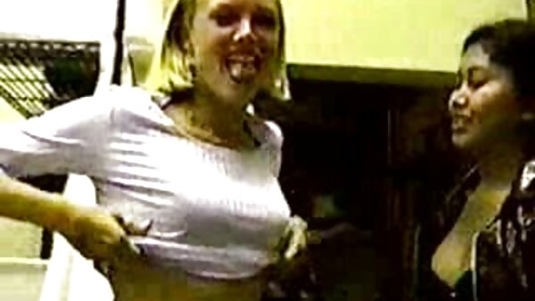 مونا ولز عوضی فیلم سوپر مادر پسر گره خورده با الاغ چاق در ملاء عام تنبیه و لعنت می شود